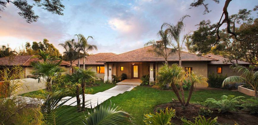 LUXURY BEACH VILLA for SALE in CHLORAKA, PAPHOS, CYPRUS